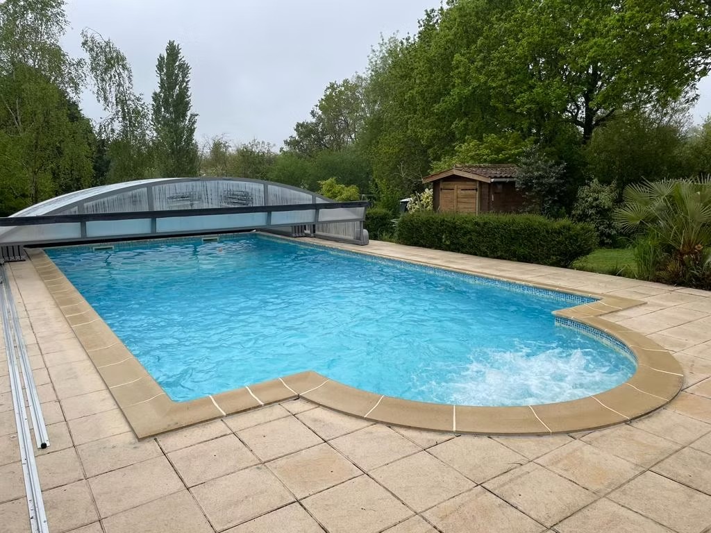 Gîte Val de Vie – spacious Vendée retreat with pool and spa