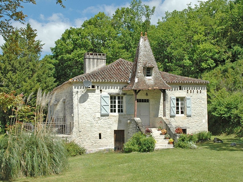 Vidalot, secluded with private pool, overlooking far-reaching views