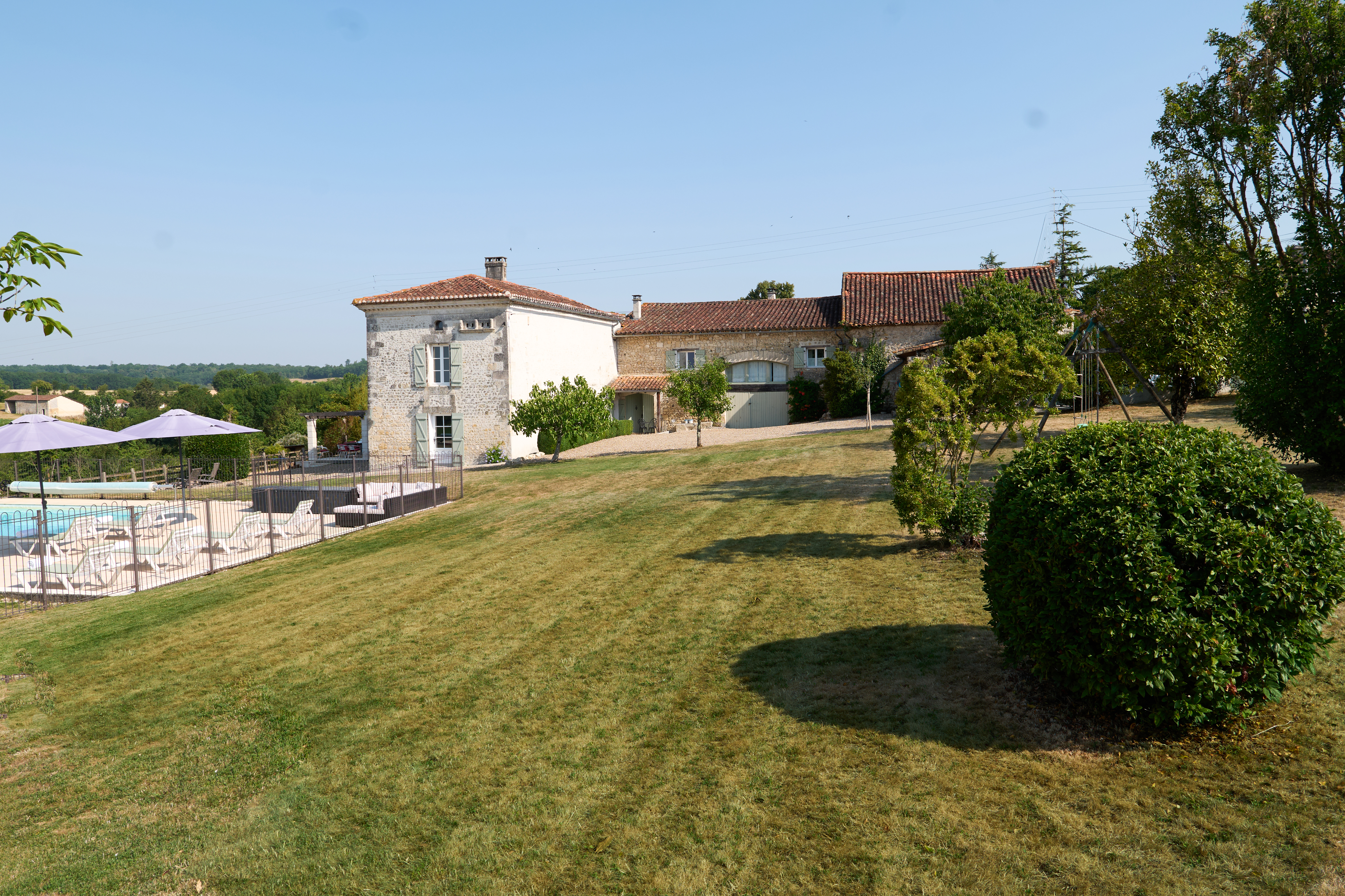 BELLE ETOILE - FARMHOUSE, IN RONSENAC, POITOU-CHARENTES, FRANCE — 7-bed Farmhouse in Charente